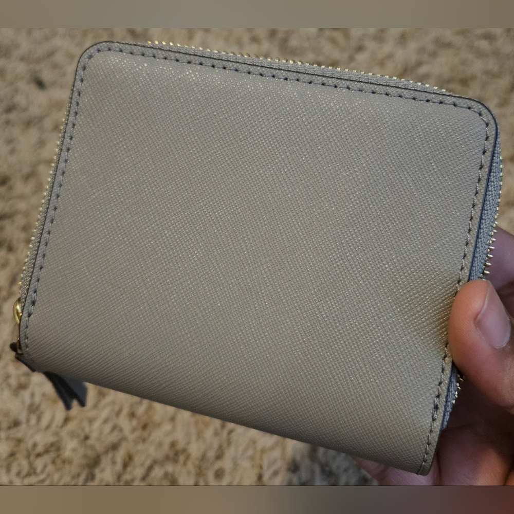 Tory Burch Robinson Bifold Wallet - Picture 4 of 8